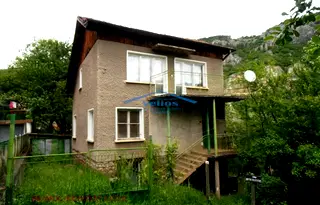 Къща в София, Гара Лакатник