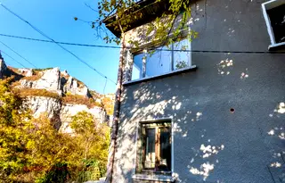 Къща в София, Гара Лакатник