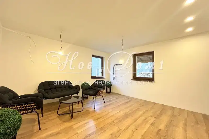 House in област София, Bahalin