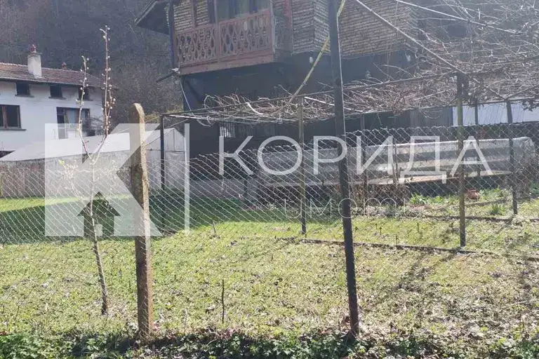 Къща в София, с. Батулия