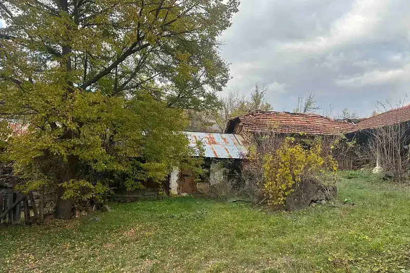 Къща в София, с. Брезе