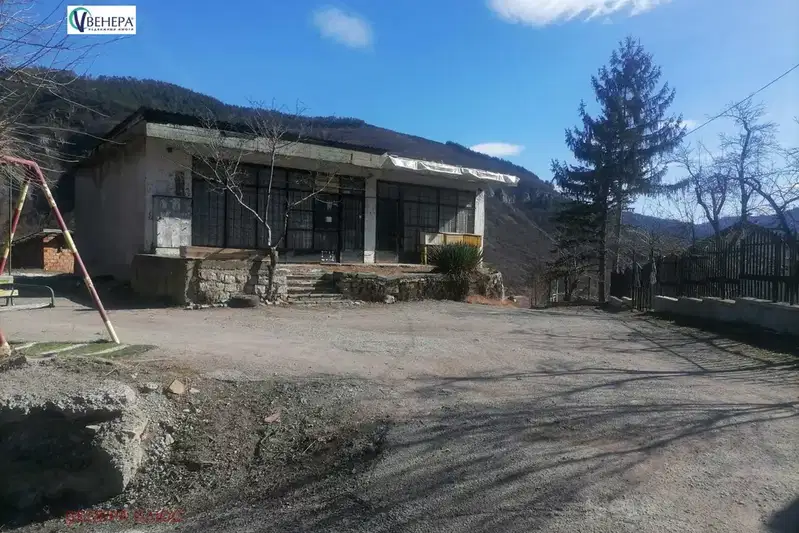 House in област София, Cerovo