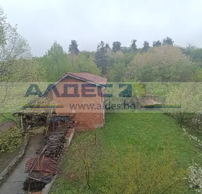 Снимка 2 — Две къщи с гараж и двор в с. Драгушиново, област София