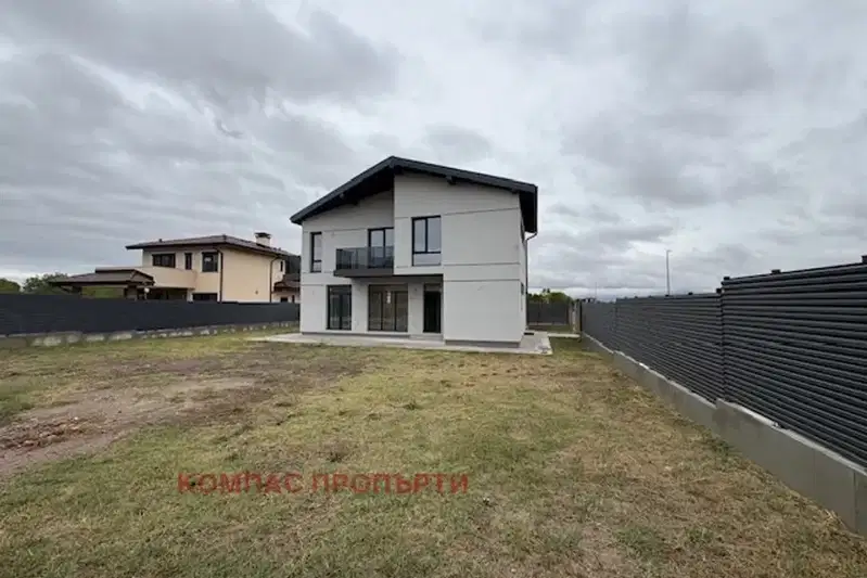 House in област София, Gara Elin Pelin