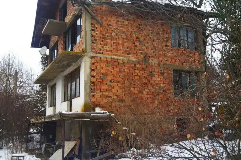 House in област София, Gurmazovo