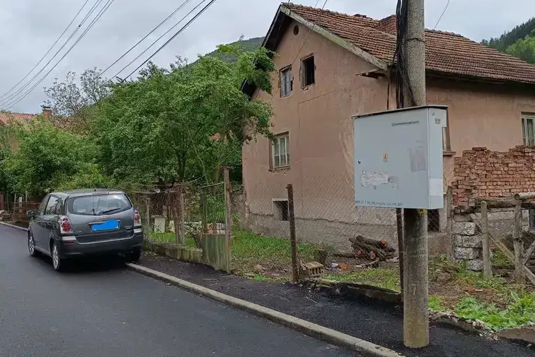 House in област София, Iskrec