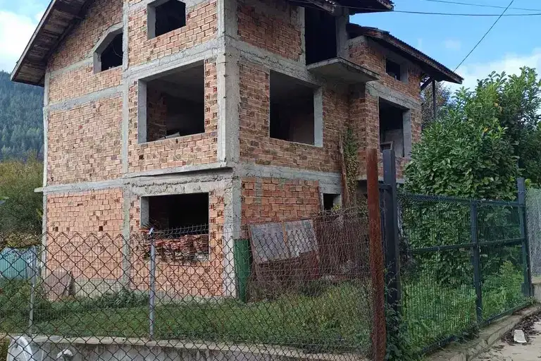House in област София, Iskrec