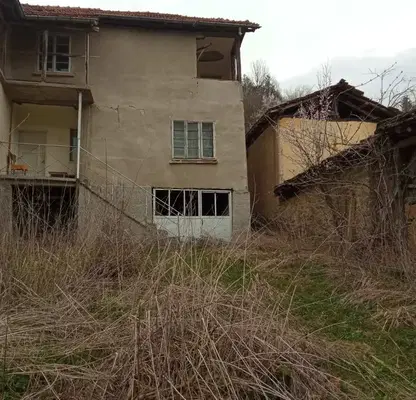 Снимка 5 — Двуетажна къща с двор в с. Калугерово, област София