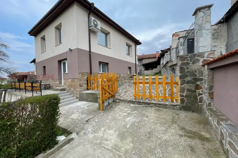 House in област София, Kostenec