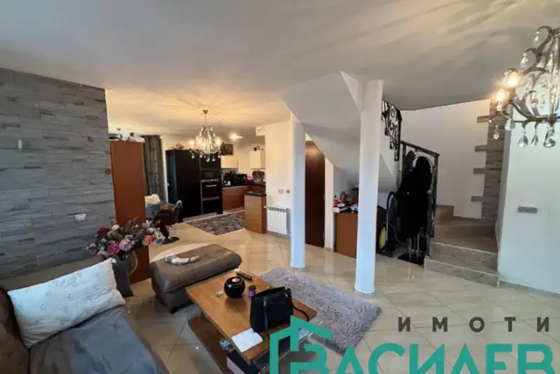 Two-storey house with 4 rooms in selo Prolesha, oblast Sofia