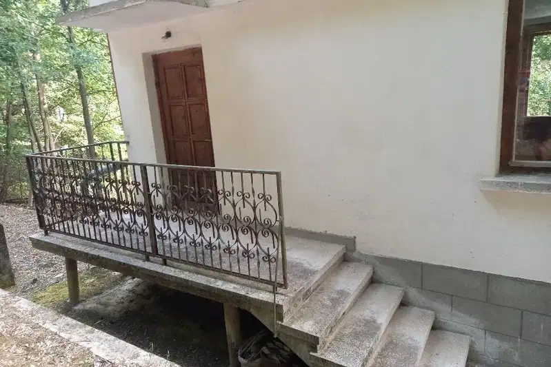 House in област София, Rebrovo