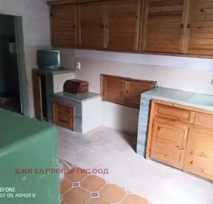 Photo 2 — House in област София, Tompsyn