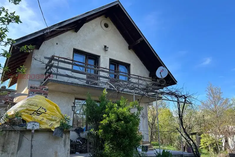 Двуетажна къща с 2 стаи в с. Туден, Стоилков връх
