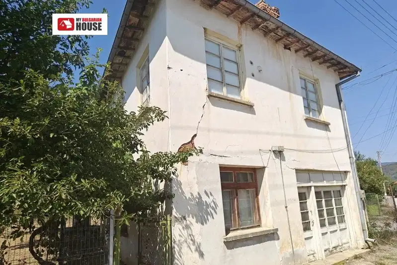 House in Sofia, Vidrare