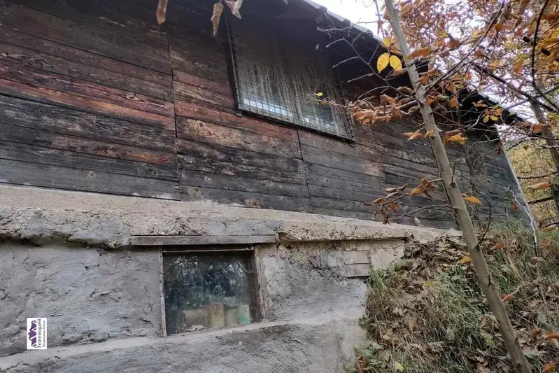 Масивно бунгало с двор и панорама в с. Владо Тричков