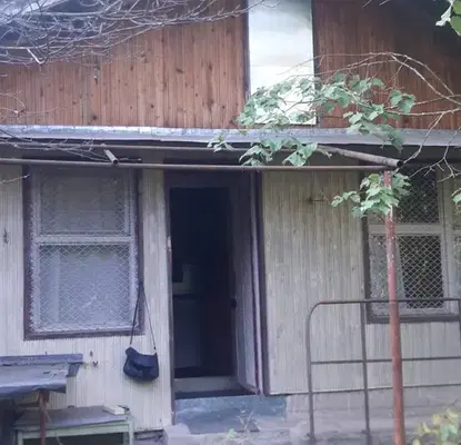 Снимка 2 — Едноетажна къща с 2 стаи в с. Владо Тричков, двор и тераси