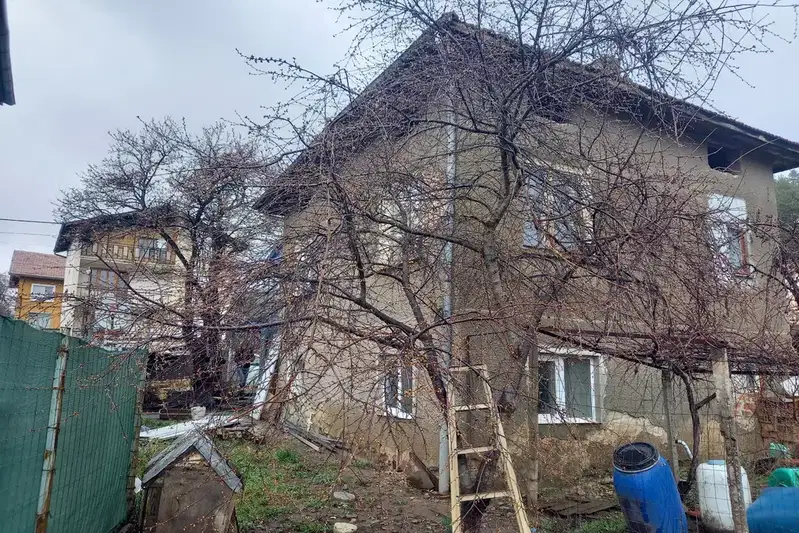 House in област София, Yarlovo