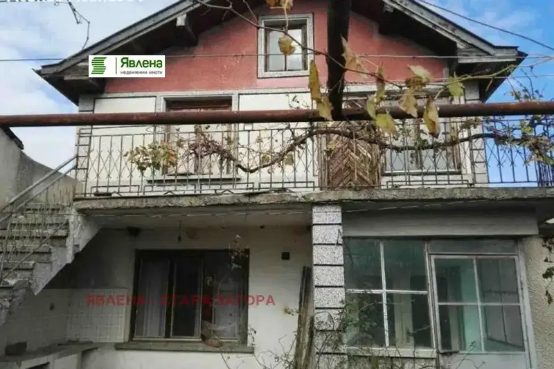 Two-storey house with 4 rooms and large yard in Venets village