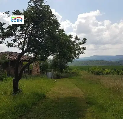 Снимка 2 — Къща в Търговище, с. Малоец