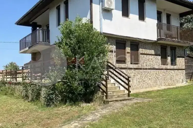 Къща във Варна, Бяла