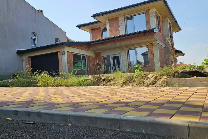 Къща във Варна, Бяла