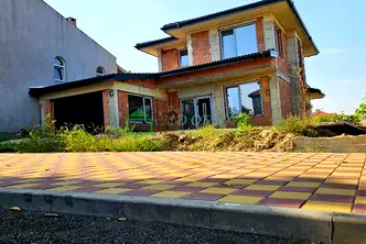Къща във Варна, Бяла