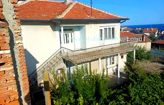 Къща във Варна, Бяла