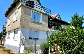 Къща във Варна, Бяла