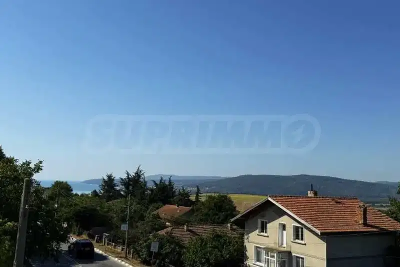 Къща във Варна, Бяла
