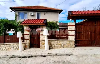 Къща във Варна, Девня