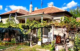 Къща във Варна, Дългопол