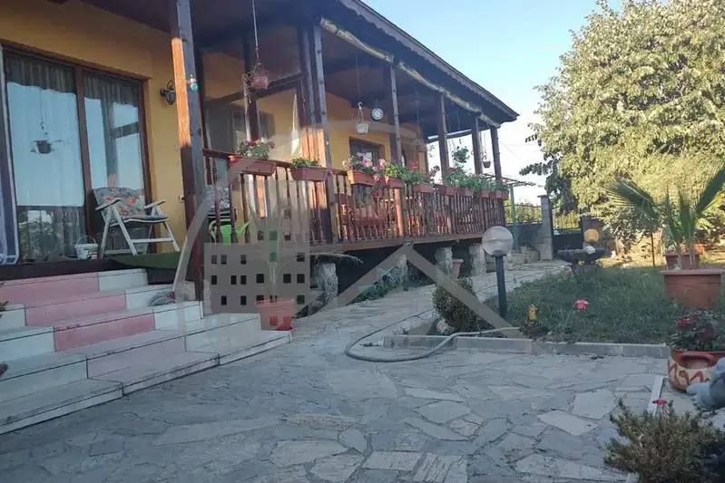 Къща във Варна, с. Дъбравино