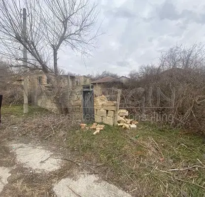 Снимка 2 — Къща с 2 нива в с. Манастир, обл. Варна, с голям двор