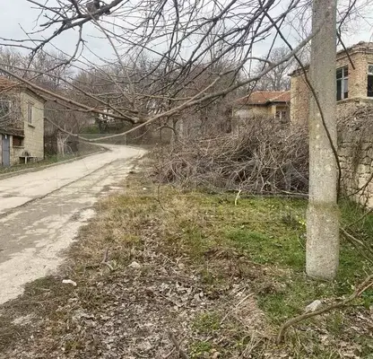 Снимка 3 — Къща с 2 нива в с. Манастир, обл. Варна, с голям двор