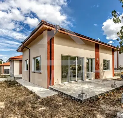 Photo 2 — House in Oblast Varna, Priselci