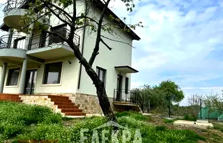 Къща във Варна, с. Равна гора
