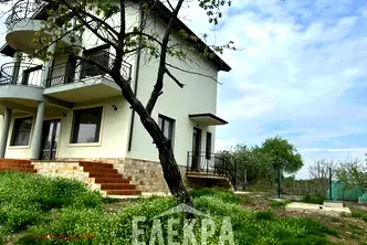 Къща във Варна, с. Равна гора