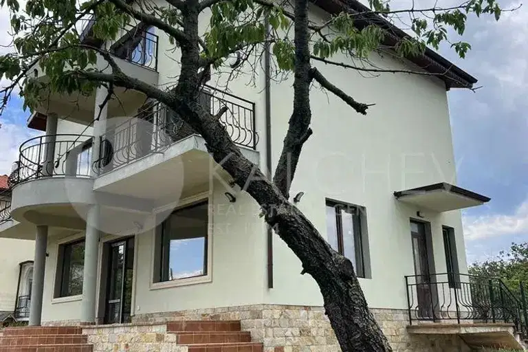 Къща във Варна, с. Равна гора