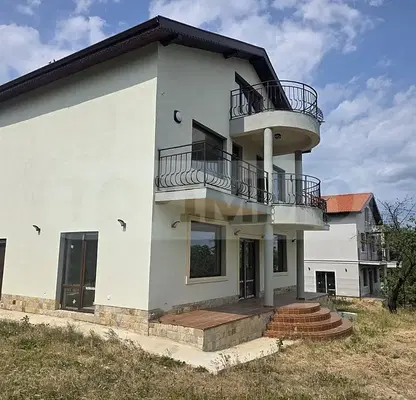 Снимка 2 — Къща във Варна, с. Равна гора