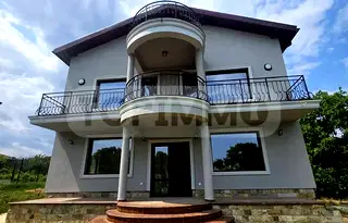 Къща във Варна, с. Равна гора