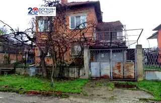 Къща във Велико Търново, Дебелец