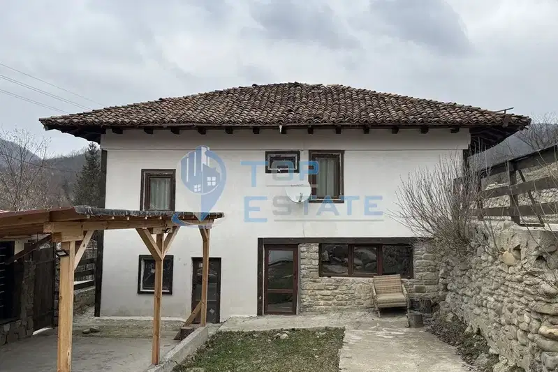 Two-storey house with 4 bedrooms and panoramic view in Elena