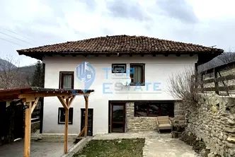 Къща във Велико Търново, Елена