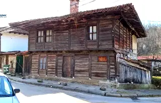 Къща във Велико Търново, Елена