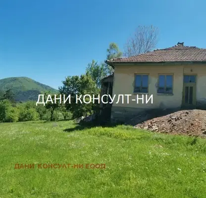 Снимка 5 — Къща във Велико Търново, Елена