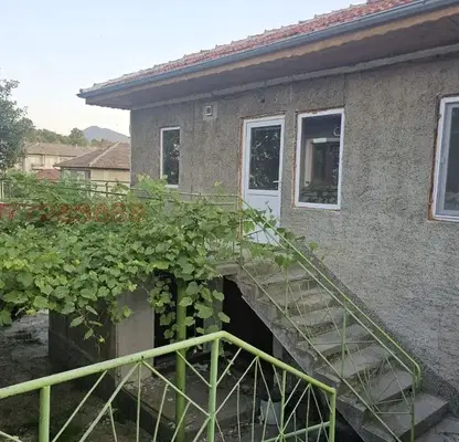 Photo 2 — Two-storey house with 6 rooms and terrace in Elena
