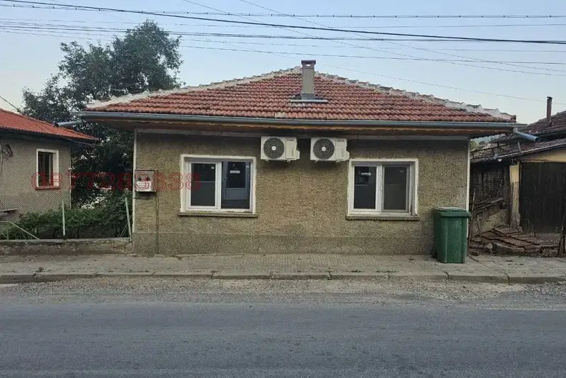 Two-storey house with 6 rooms and terrace in Elena