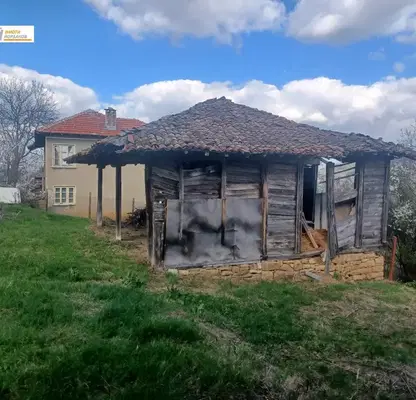 Снимка 4 — Къща с 4 стаи и двор в с. Буйновци, област Велико Търново