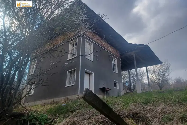House with 4 rooms and yard in Buynovtsi village, Veliko Tarnovo region