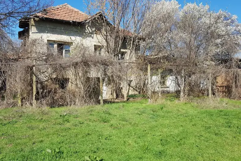 Къща във Велико Търново, с. Бутово